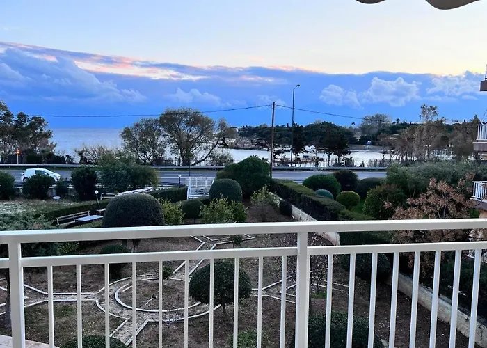 Lagonisi Luxury Apartment By The Sea